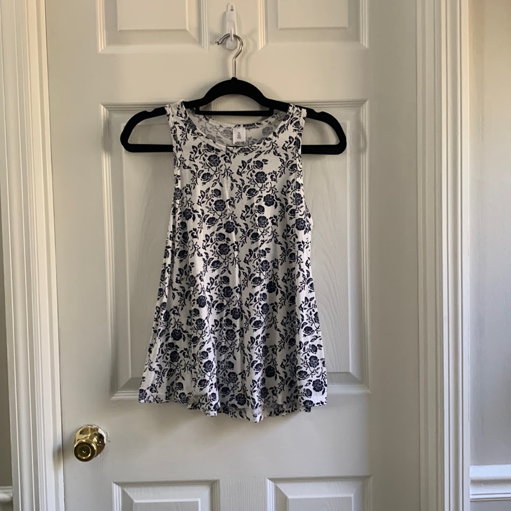 Vintage rose tank top. Worn once in great condition. Size M